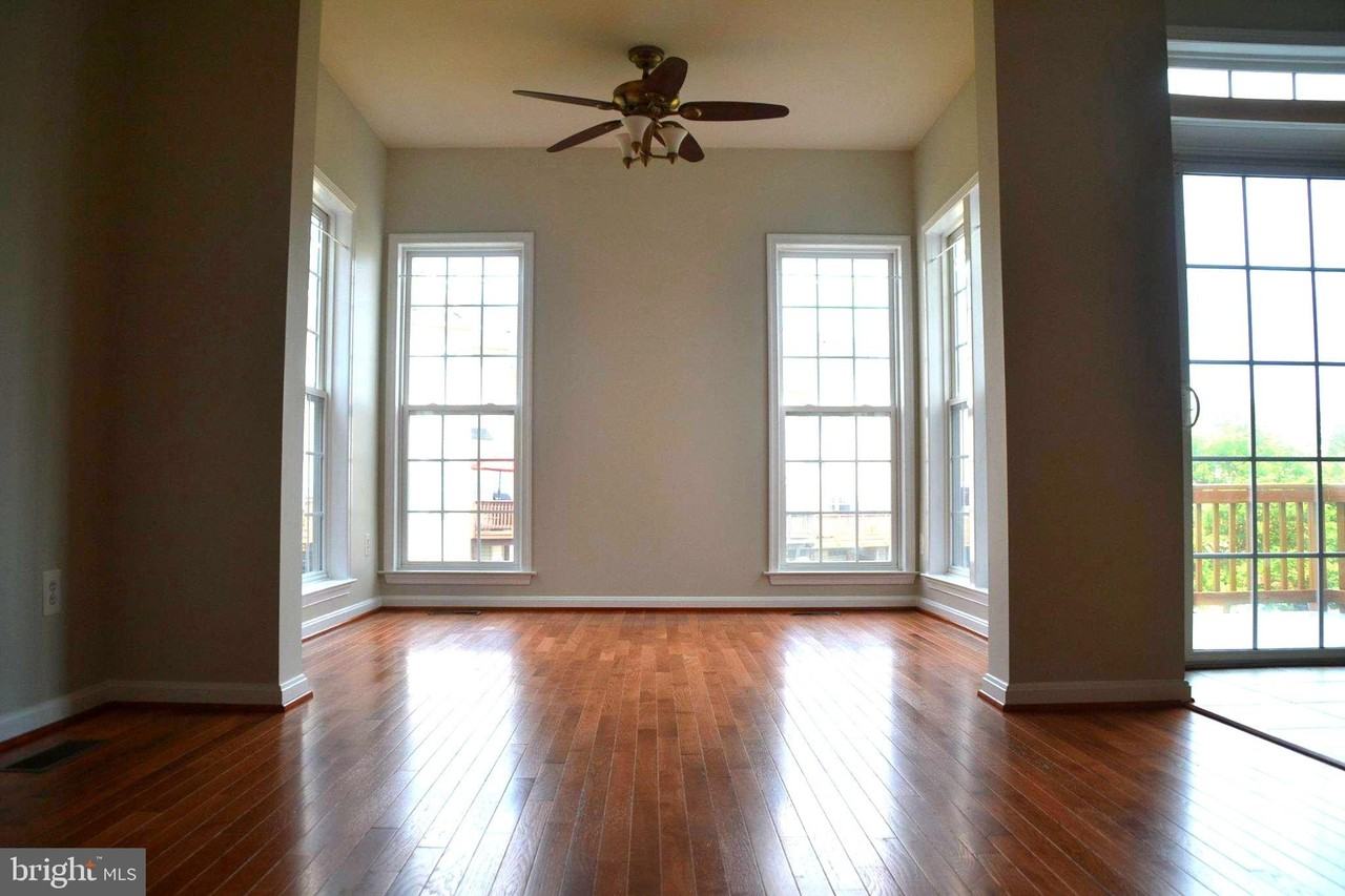 21958 Windy Oaks Sq - Photo 7 of 20