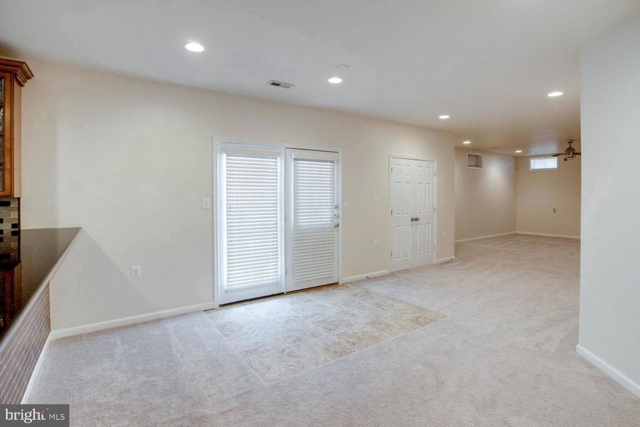 42100 Porch Light Dr - Photo 2 of 12