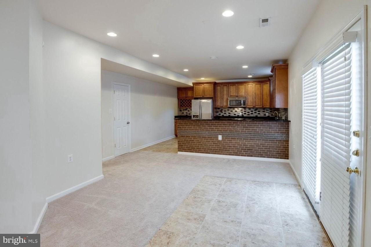 42100 Porch Light Dr - Photo 3 of 12