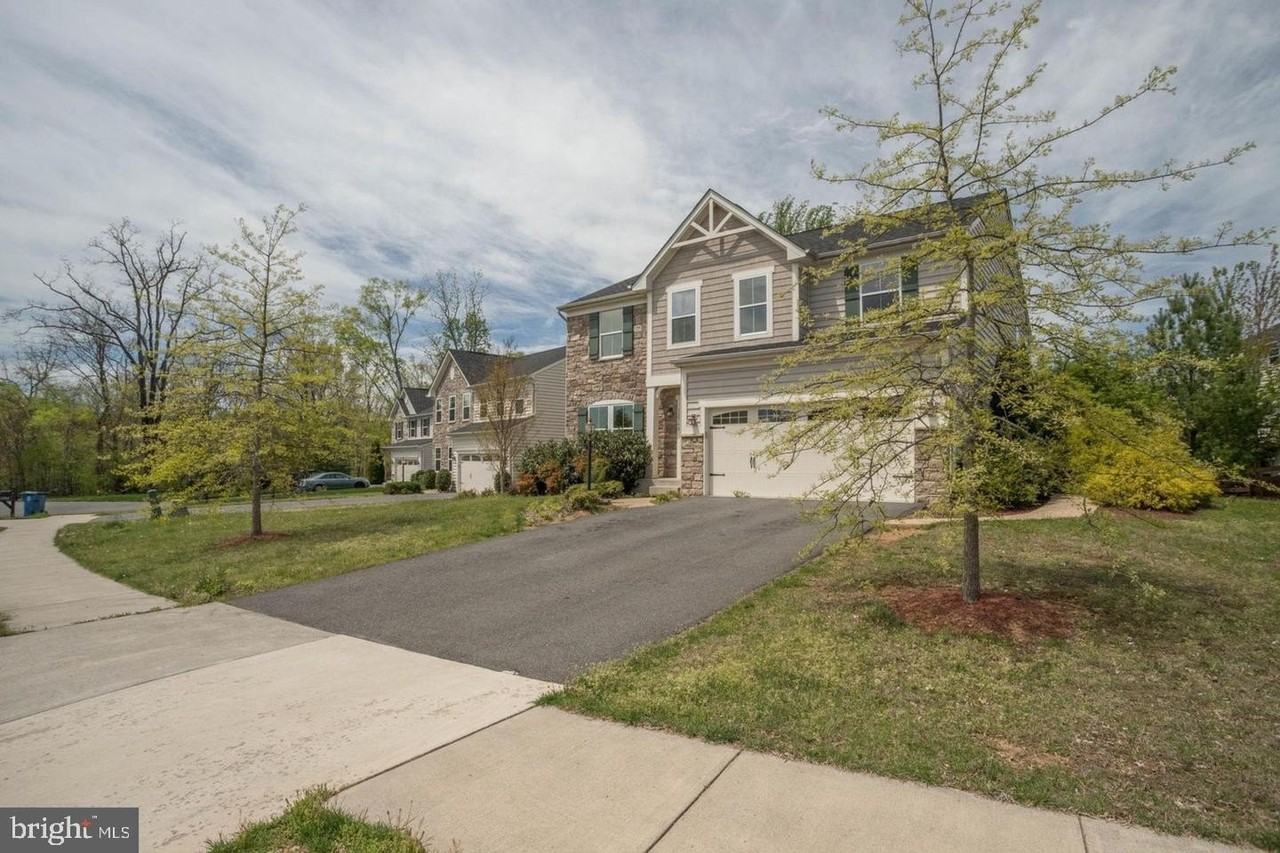 12760 MANOR HALL Court - Photo 2 of 45