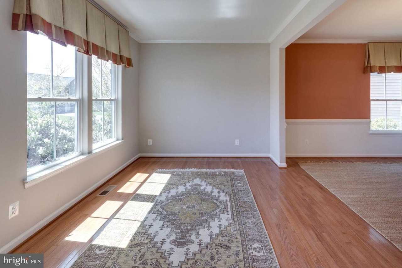 12760 MANOR HALL Court - Photo 4 of 45