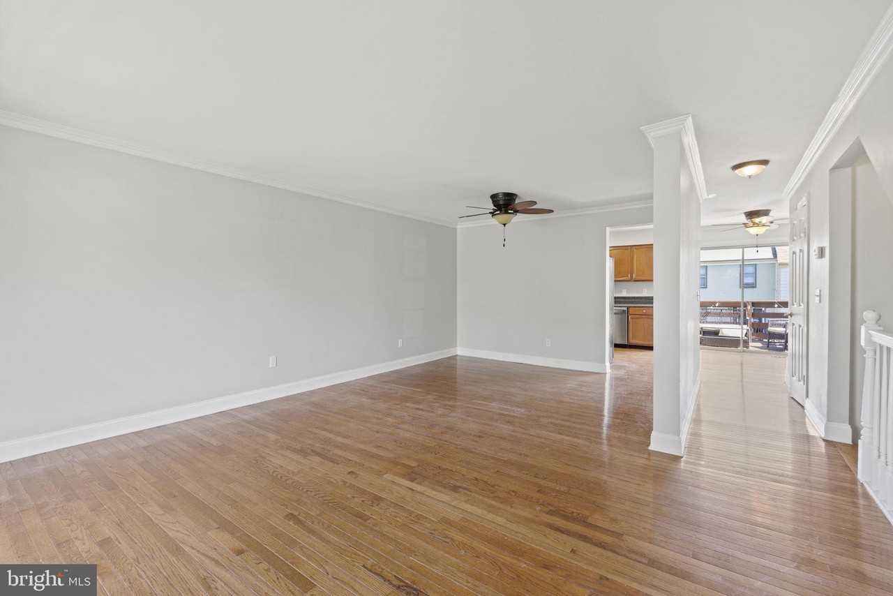 10747 BRICE Court - Photo 2 of 20