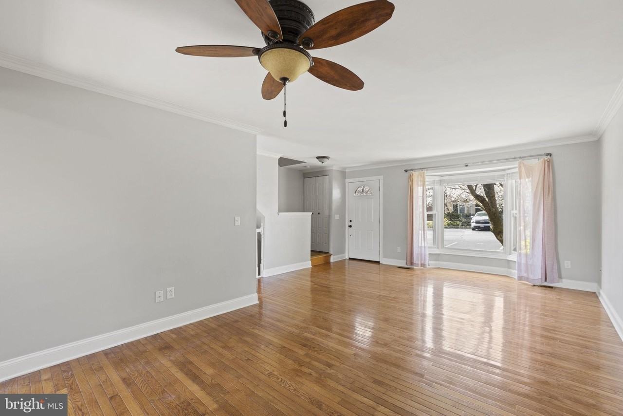 10747 BRICE Court - Photo 4 of 20