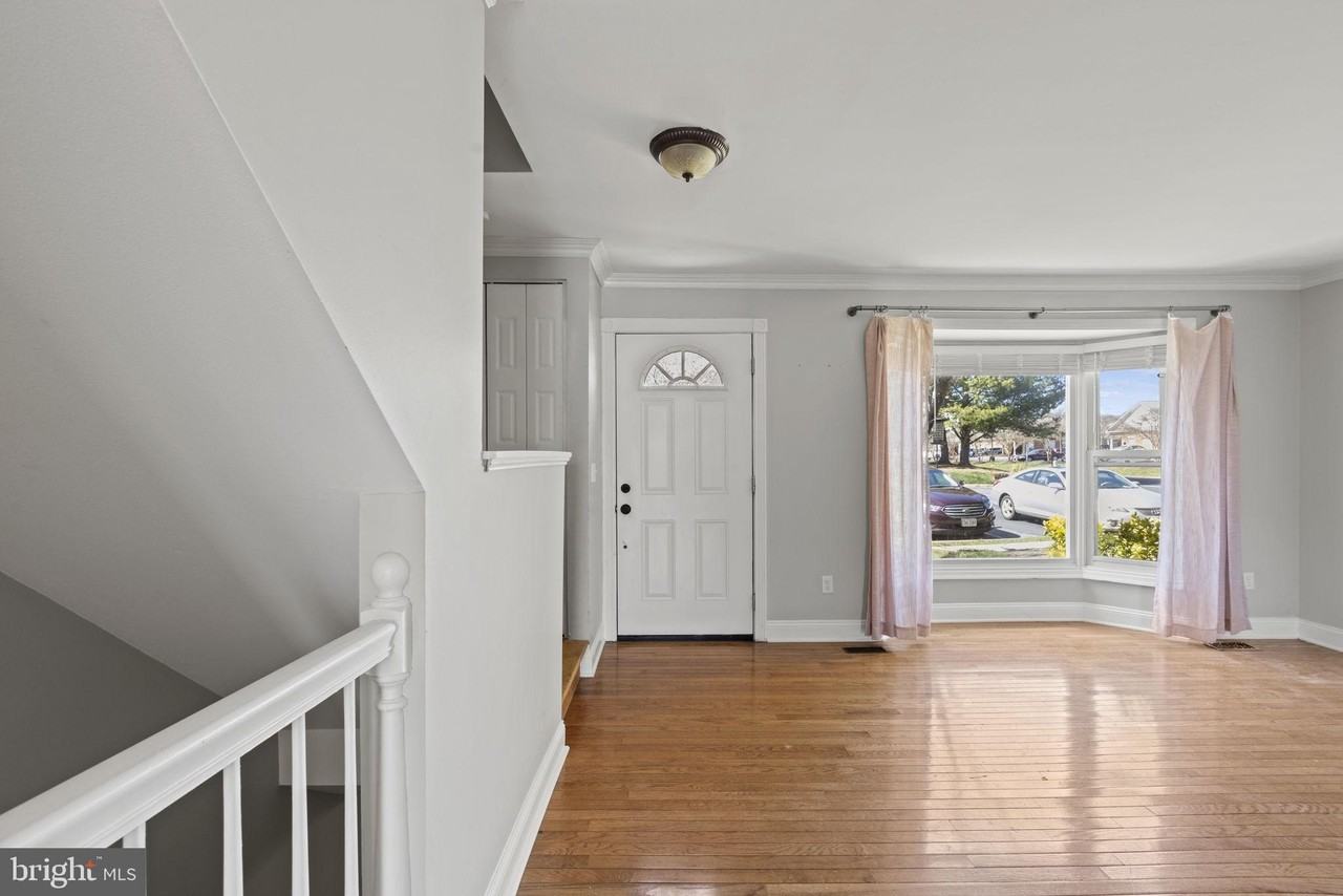 10747 BRICE Court - Photo 6 of 20