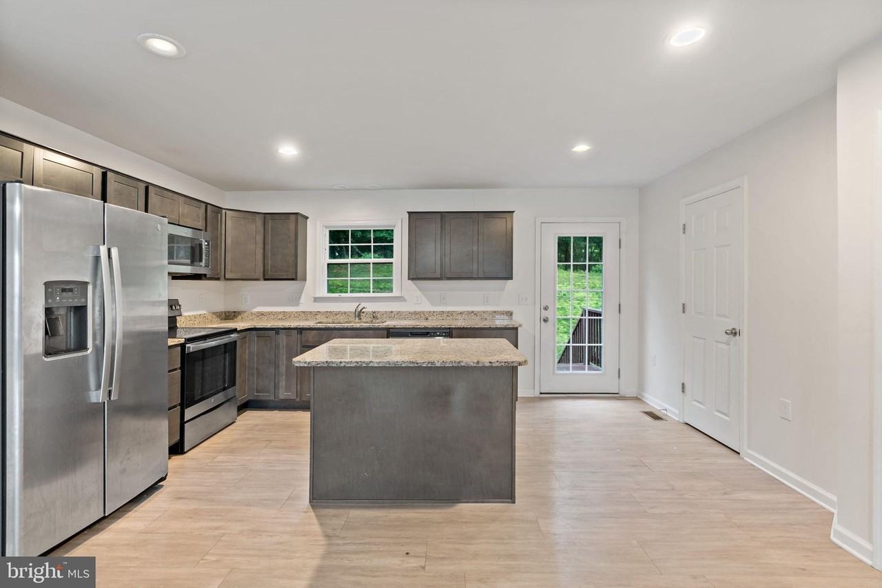 132 FURLONG Way - Photo 6 of 26