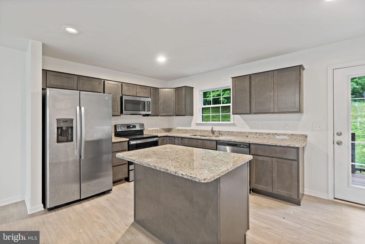 132 FURLONG Way - Photo 7 of 26