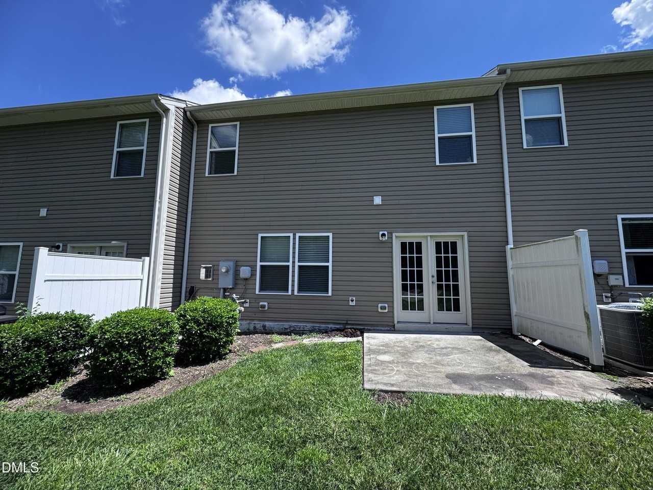 210 Hamlet Pl - Photo 5 of 18