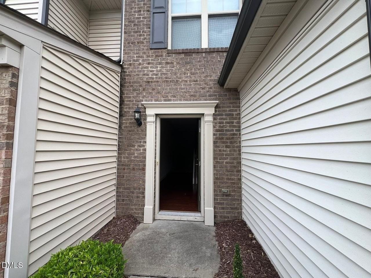 522 Denhoff Dr - Photo 3 of 23