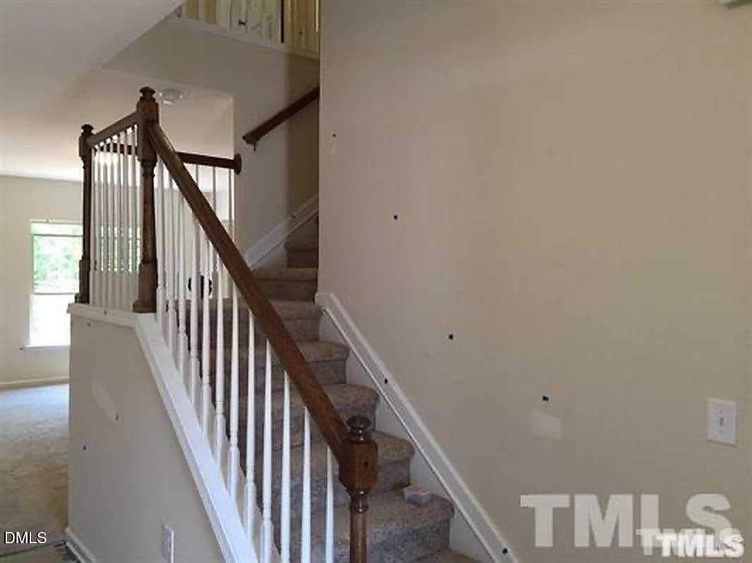 522 Denhoff Dr - Photo 4 of 23