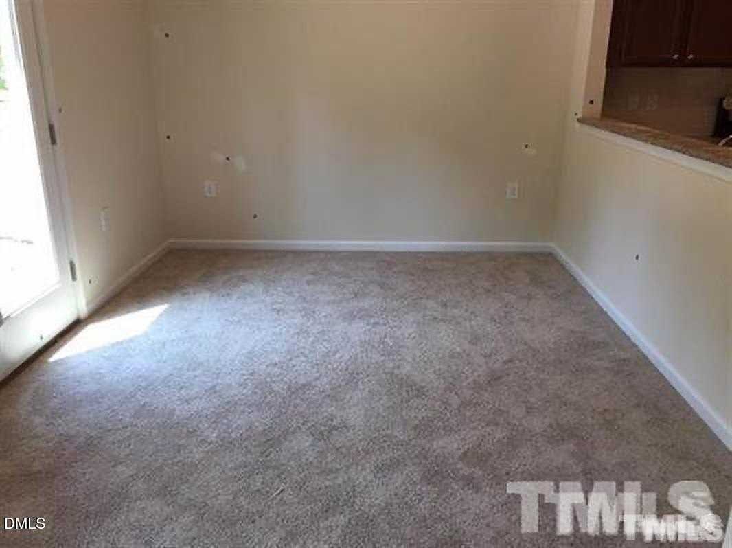 522 Denhoff Dr - Photo 5 of 23