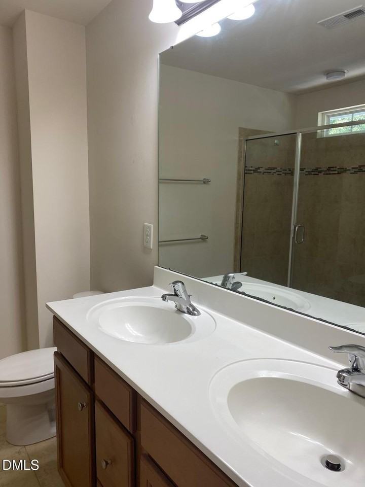 2412 Historic Cir - Photo 6 of 10