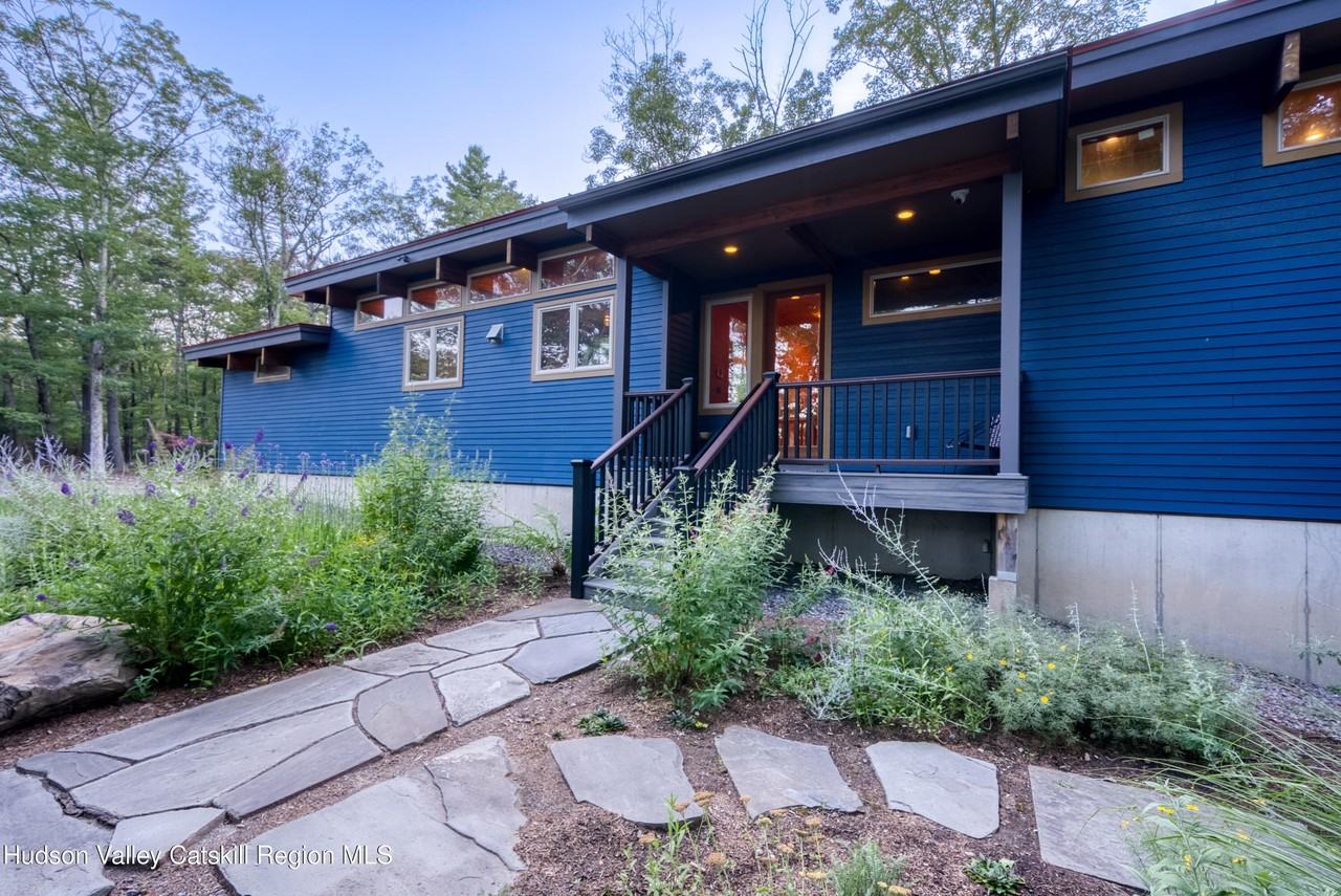 2 Raycliffe Dr - Photo 3 of 48