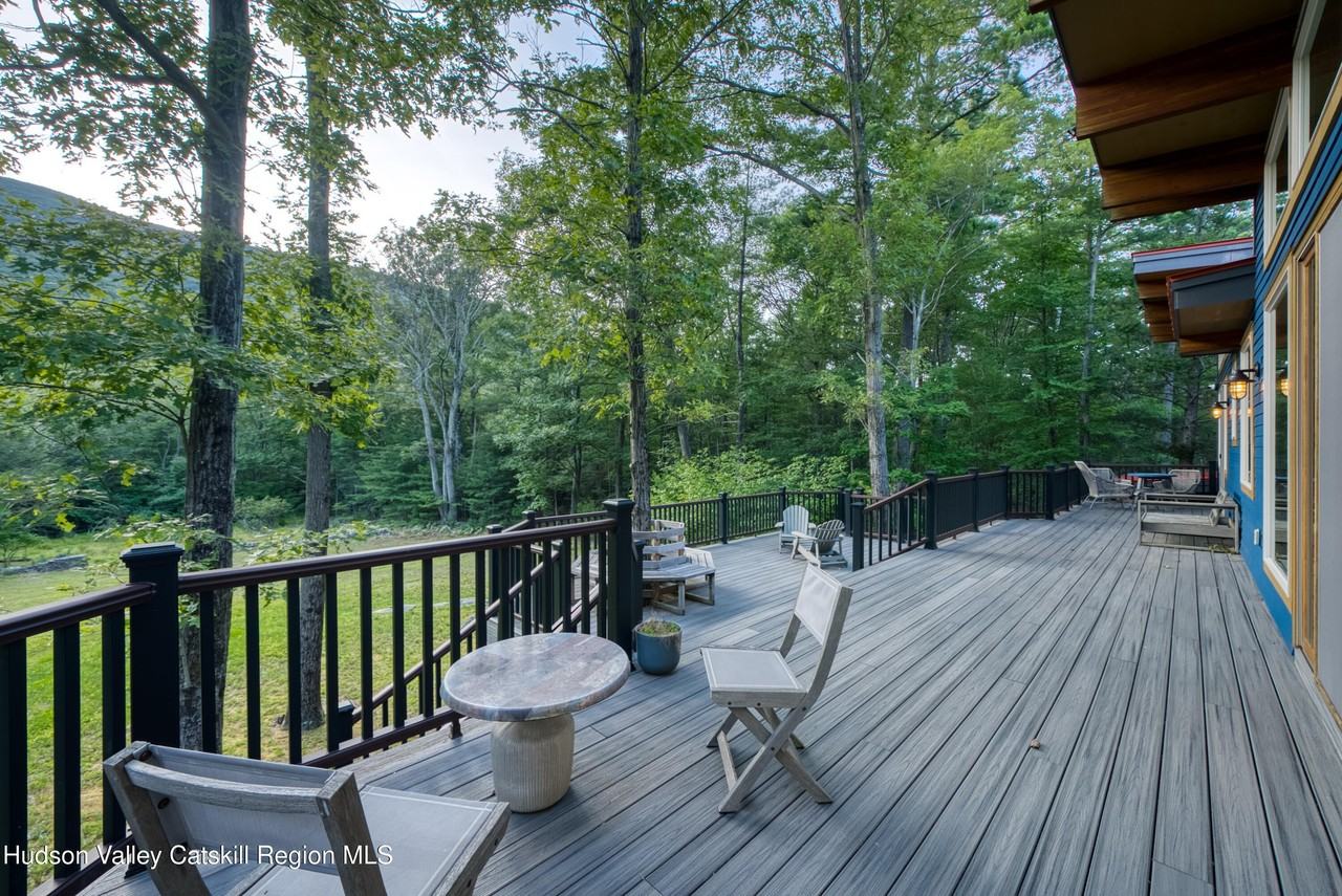 2 Raycliffe Dr - Photo 7 of 48
