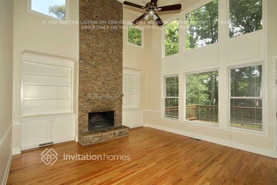 1942 Tristan Dr Se - Photo 5 of 15