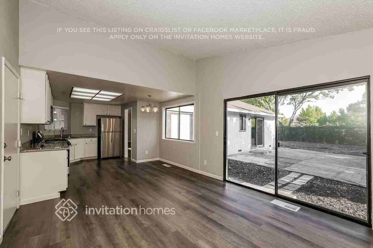 1401 Mandarin Ct - Photo 3 of 17