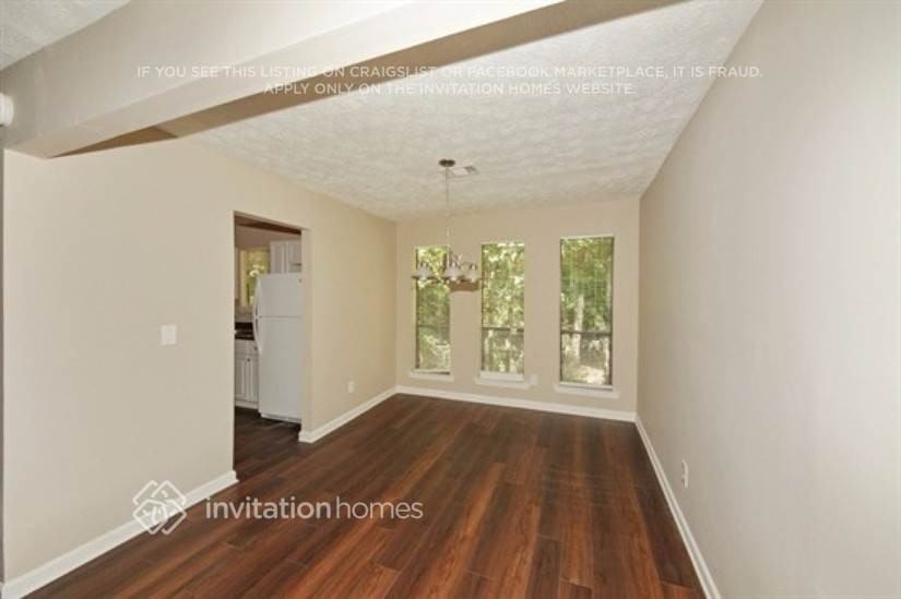 2399 Stonebridge Ln - Photo 4 of 12