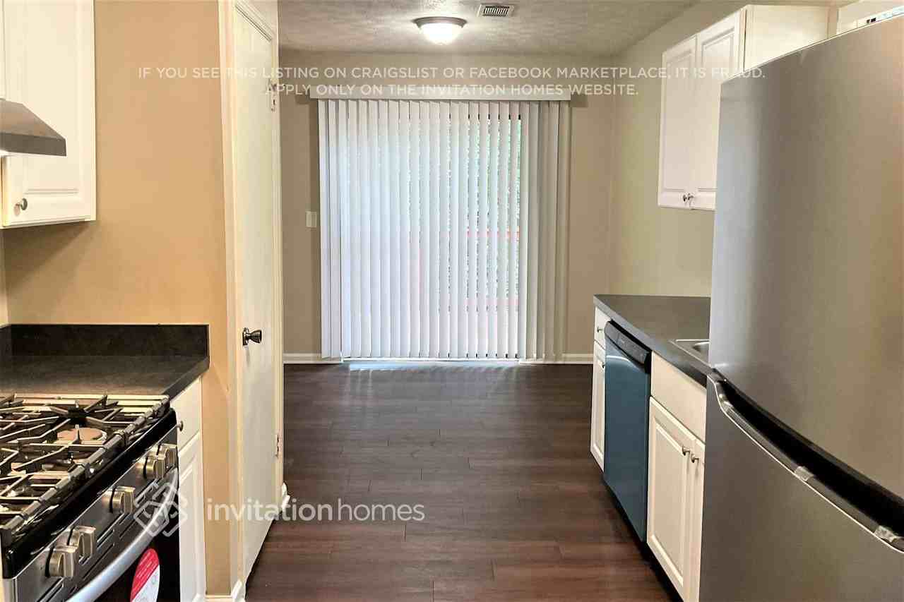 2399 Stonebridge Ln - Photo 5 of 12