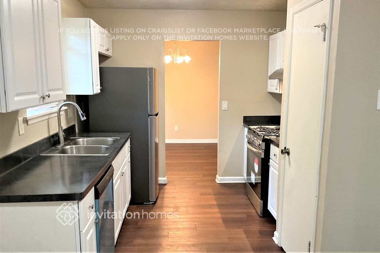 2399 Stonebridge Ln - Photo 6 of 12