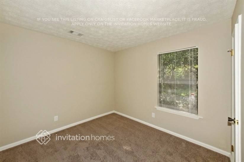 2399 Stonebridge Ln - Photo 7 of 12