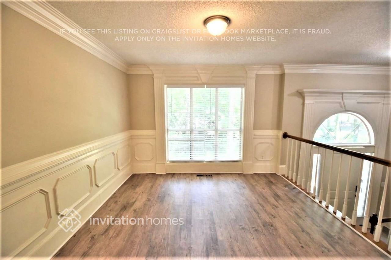 1885 Chadwick Dr - Photo 4 of 11