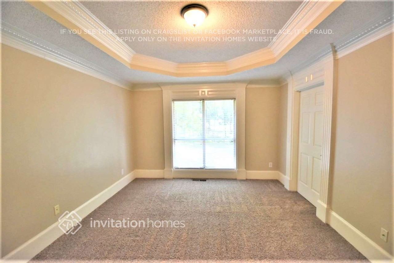 1885 Chadwick Dr - Photo 5 of 11