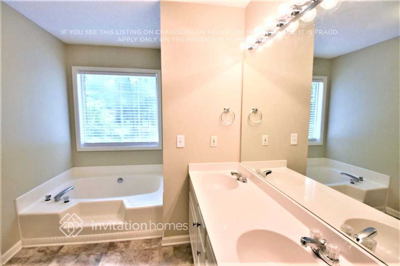 1885 Chadwick Dr - Photo 7 of 11