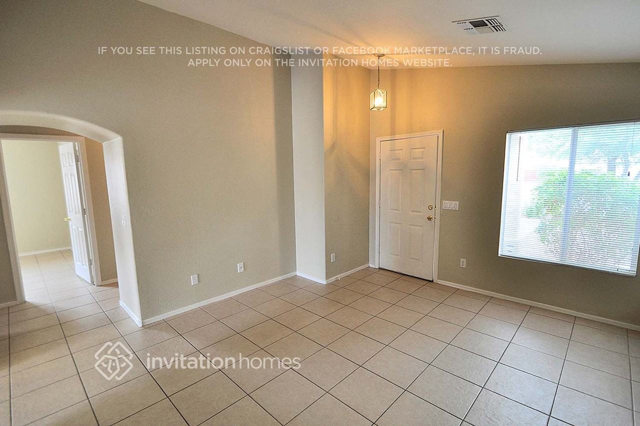 12925 W Laurel Ln - Photo 2 of 6
