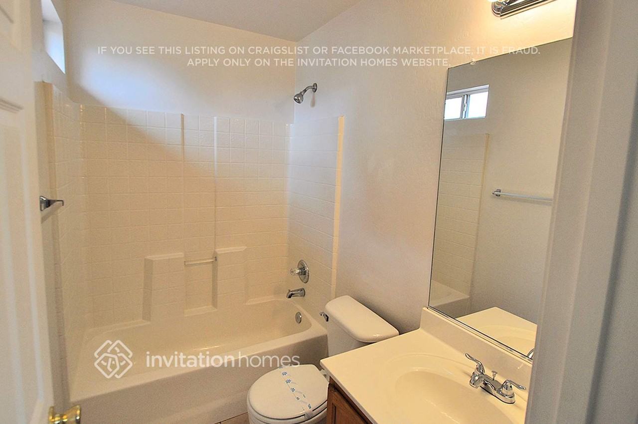 12925 W Laurel Ln - Photo 5 of 6