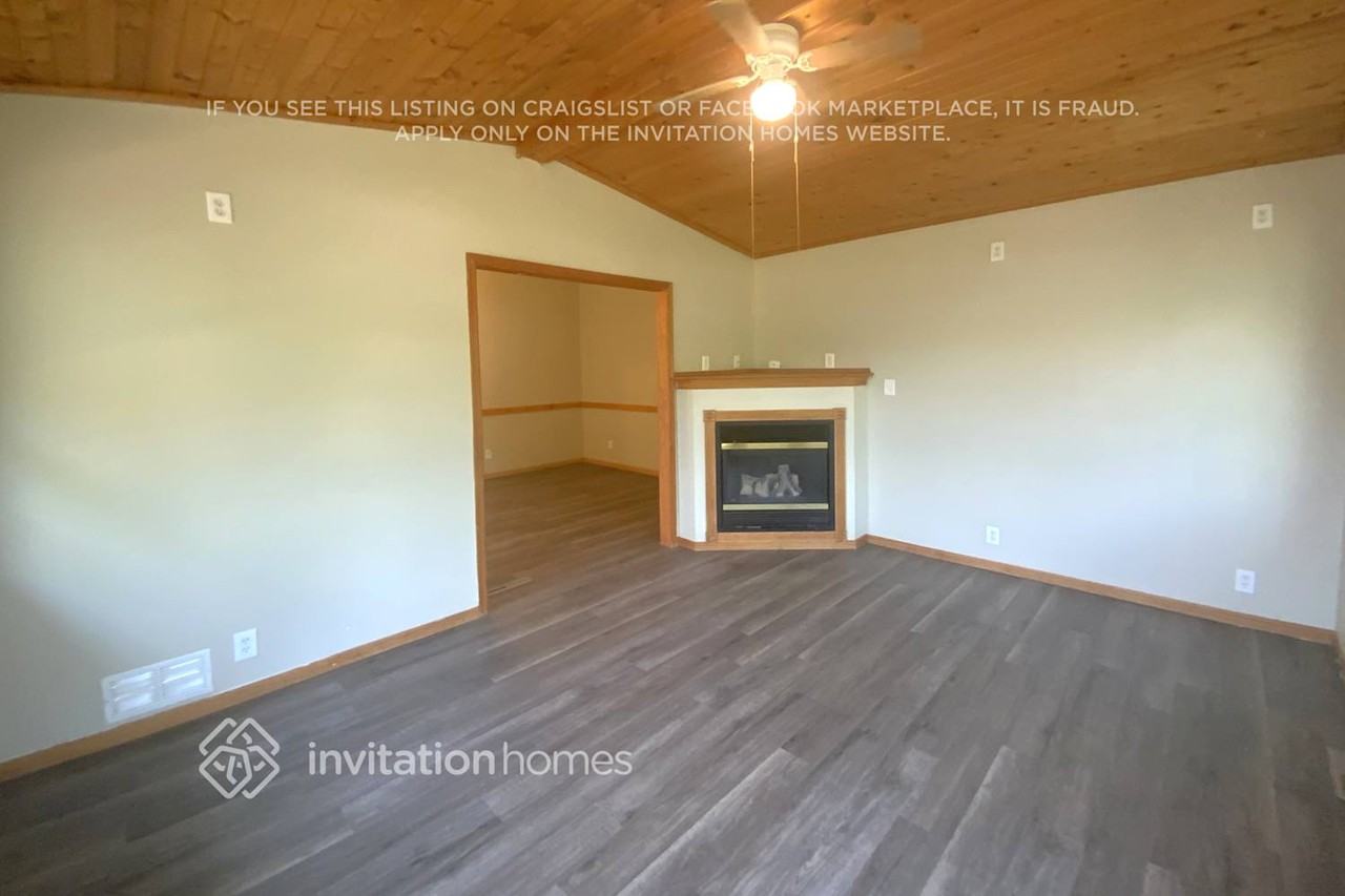 1716 Lamplight Dr - Photo 2 of 20