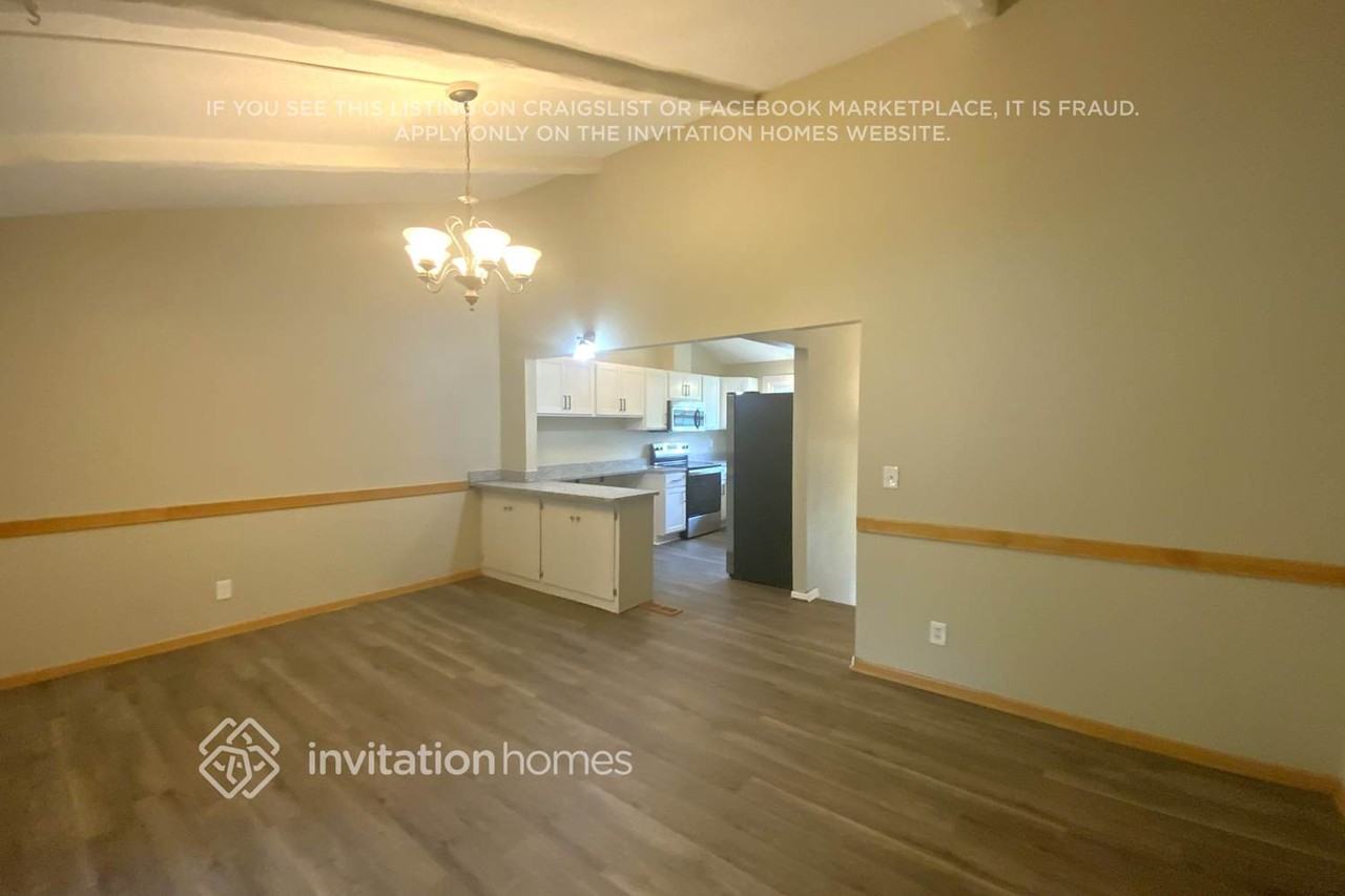 1716 Lamplight Dr - Photo 6 of 20