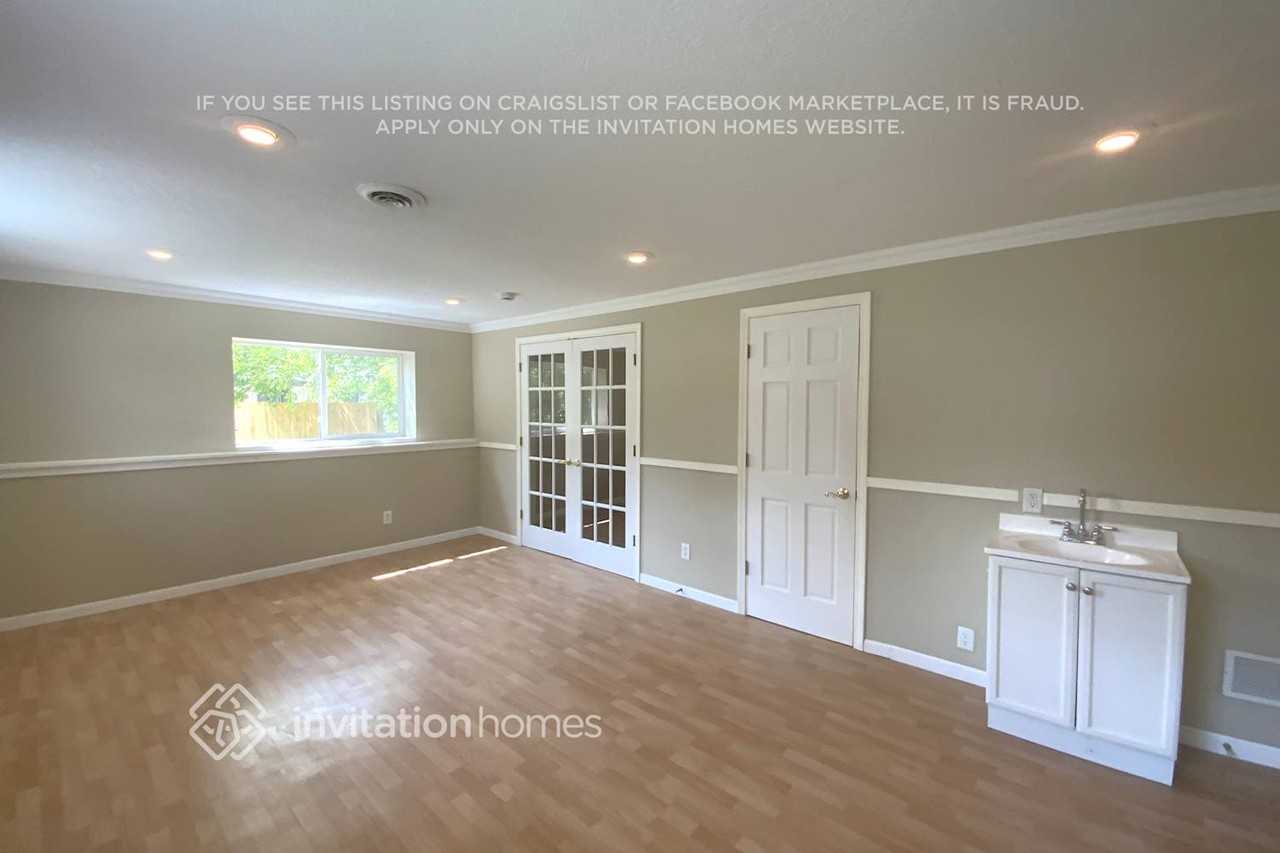 1716 Lamplight Dr - Photo 7 of 20