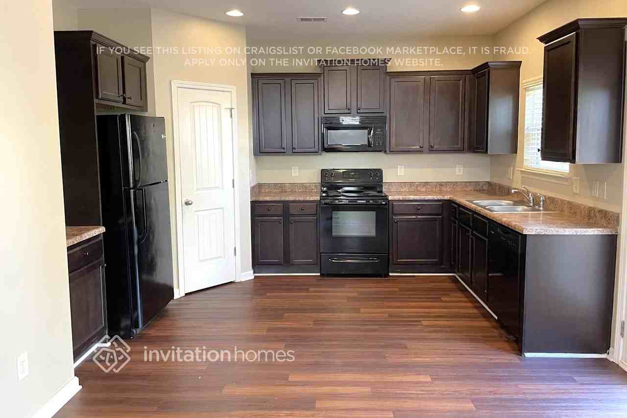 200 Reston Ct - Photo 5 of 12