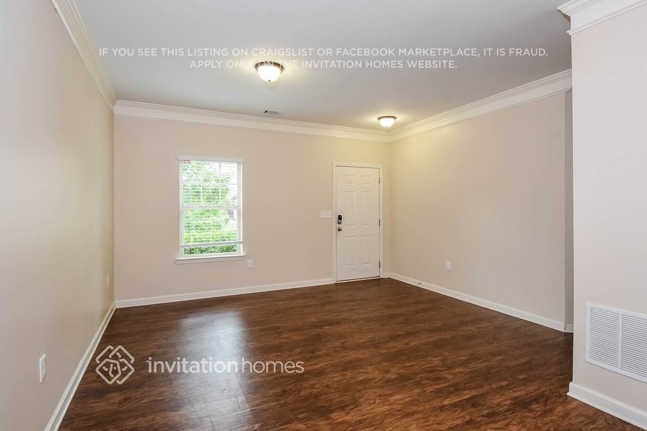 738 Rockingham Dr - Photo 5 of 18