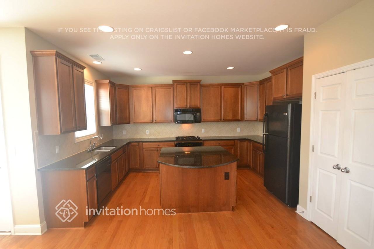 3410 Lynne Rd - Photo 3 of 12