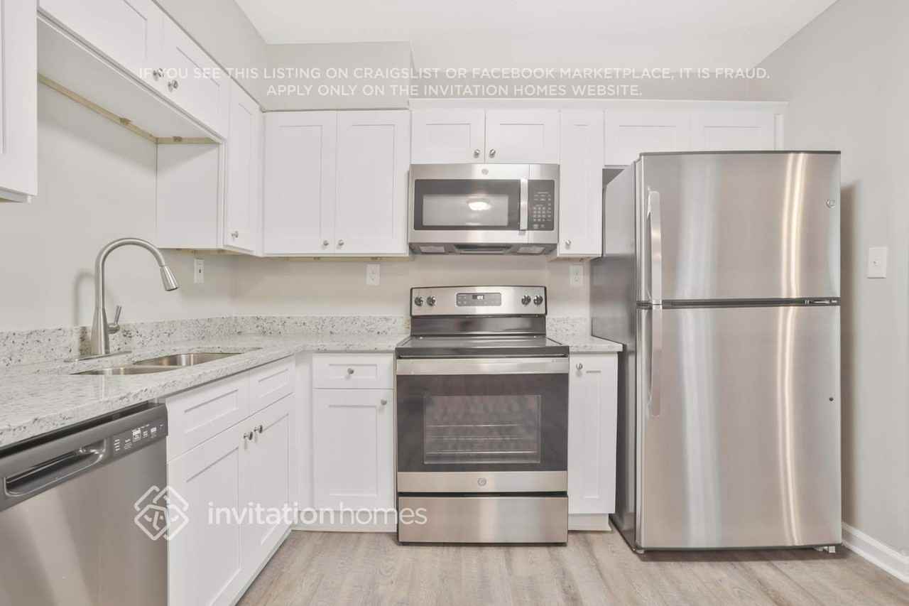 3025 Catalina Dr - Photo 7 of 24