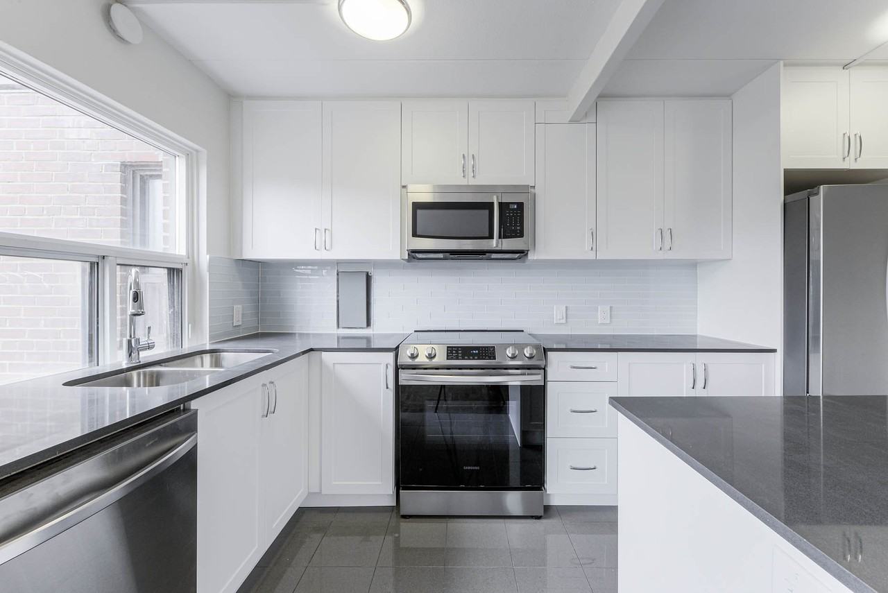 143 Stephen Drive - Photo 2 of 8
