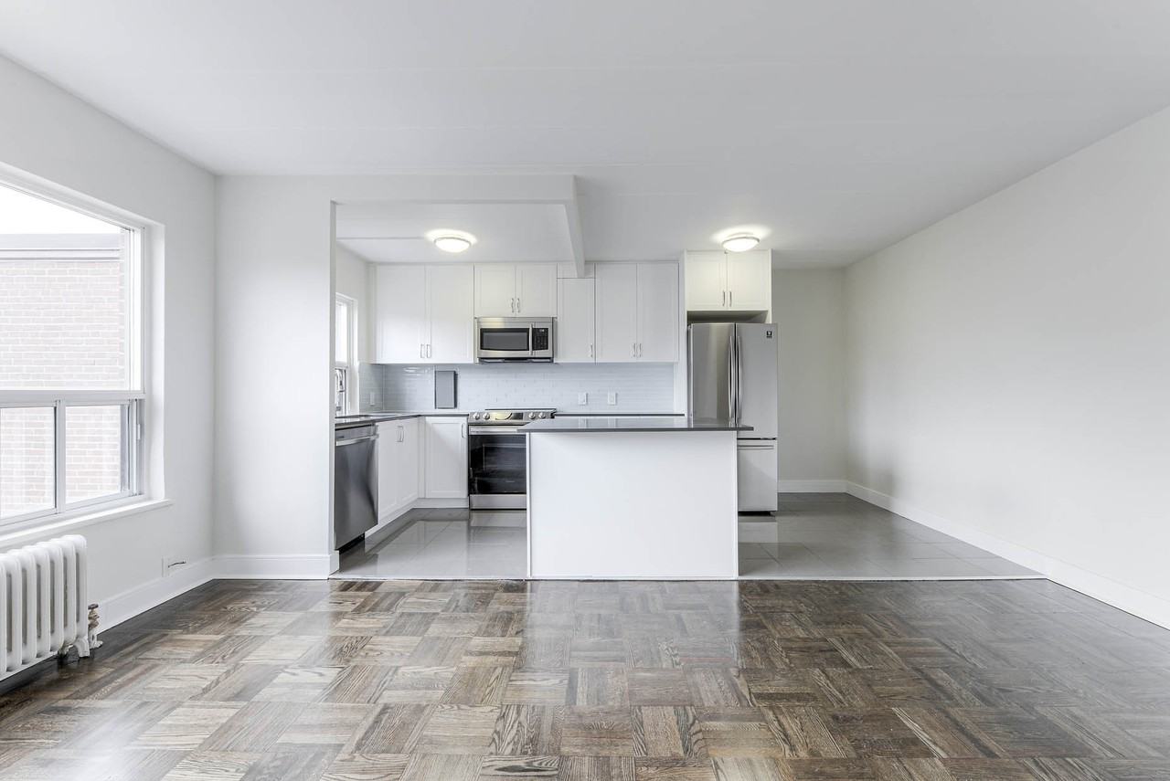 143 Stephen Drive - Photo 3 of 8