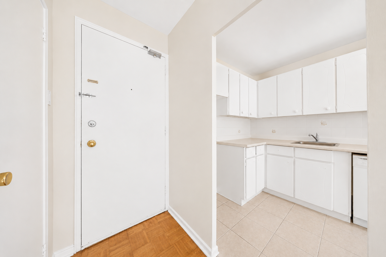 76 Parkwoods Village Dr - Photo 3 of 16