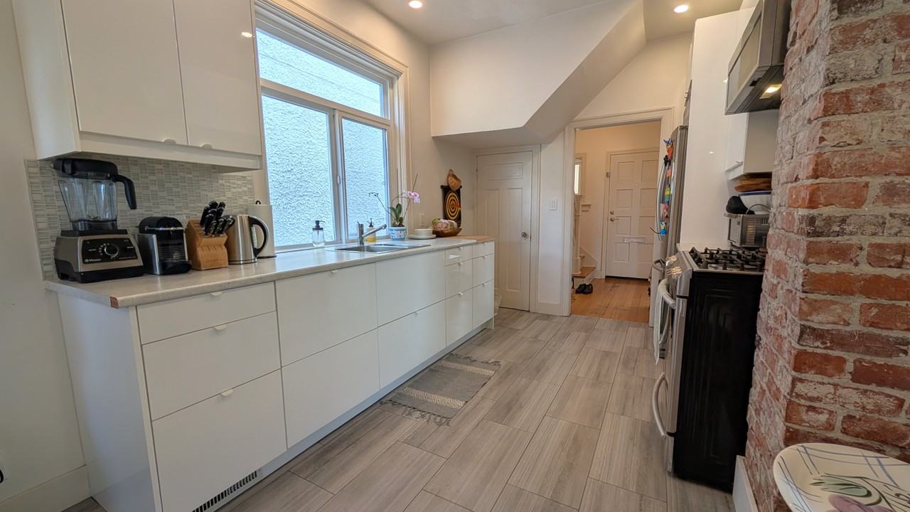 5260 Inverness Street - Photo 5 of 20