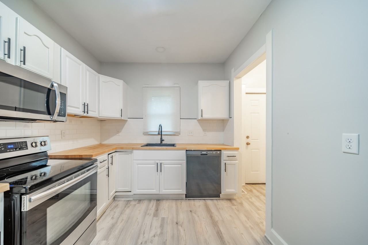 2344 North Capitol Avenue - Photo 4 of 32
