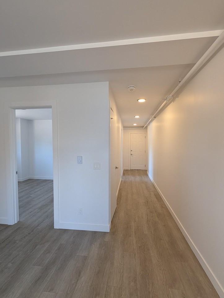 Brownstone 236 (Margaret Ave Apartments) - Photo 5 of 9