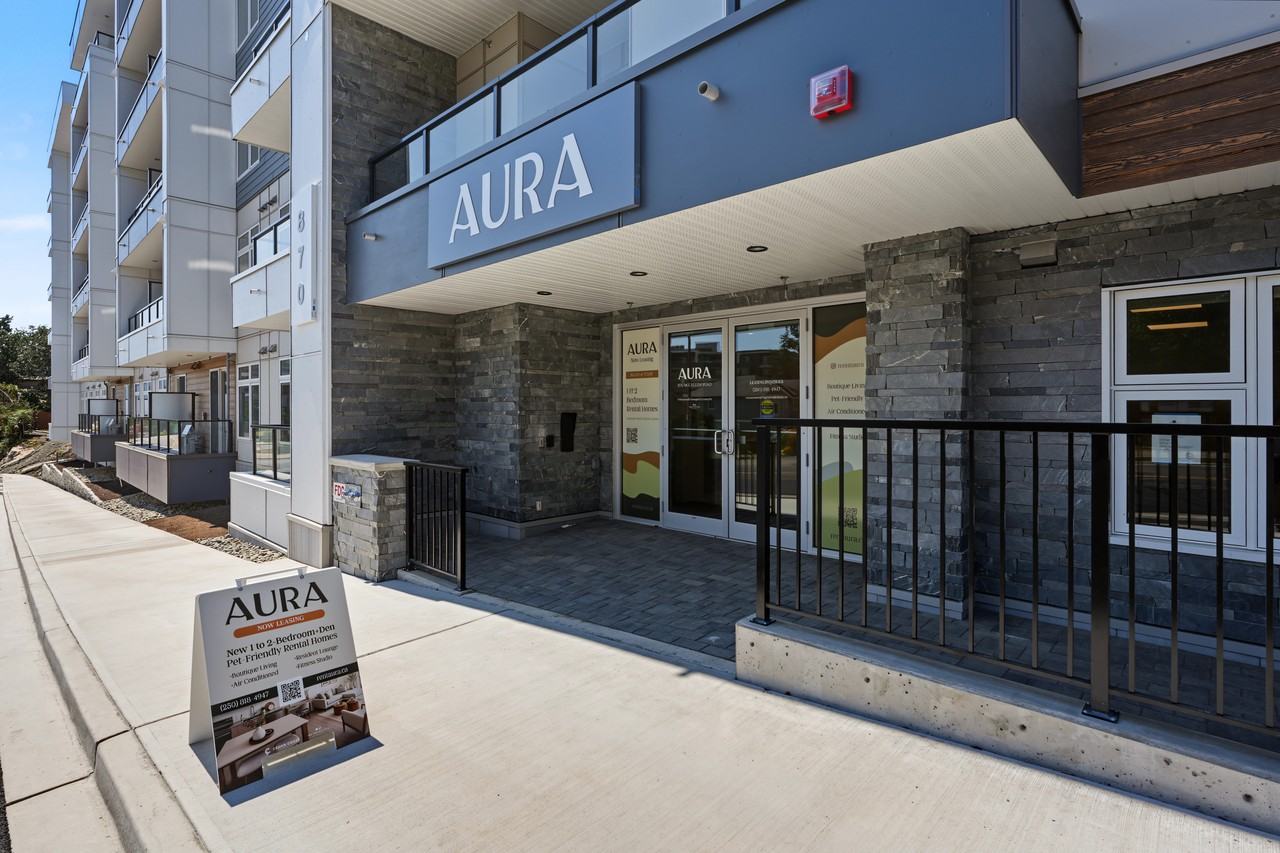 Aura - Photo 2 of 49