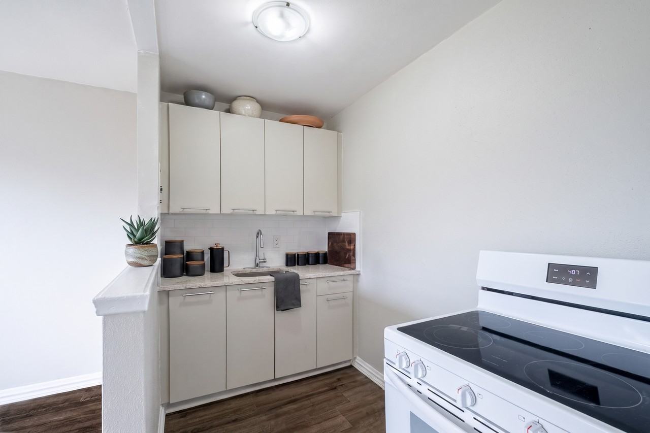 McDonnel Apartments - Photo 4 of 21