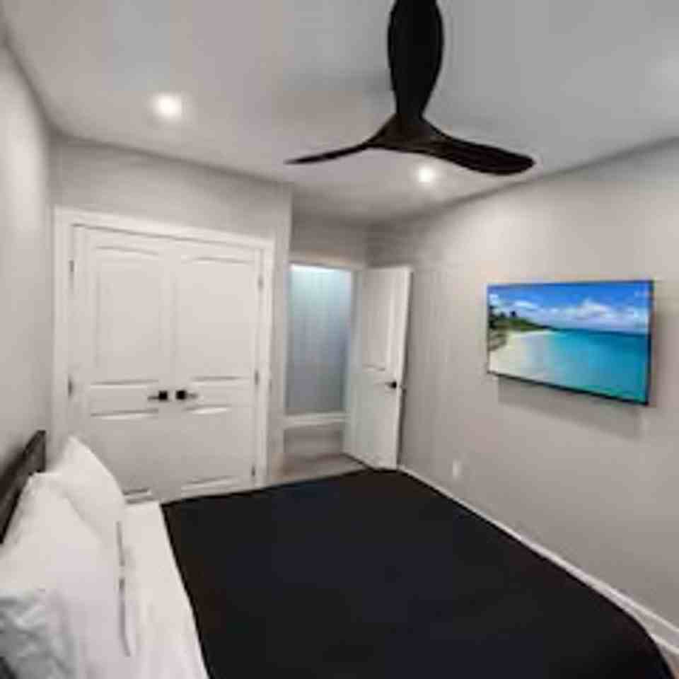 Lincoln Place Realty LLC - Photo 5 of 10