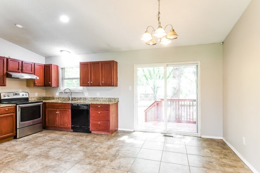 3944 Walnut Ridge Ct - Photo 6 of 17