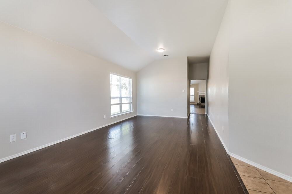 904 Nancy Dr - Photo 3 of 16