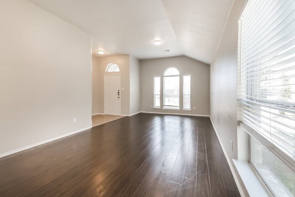 904 Nancy Dr - Photo 4 of 16