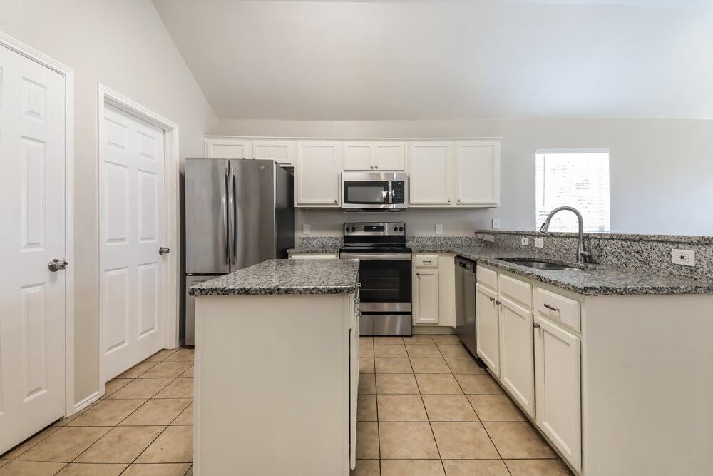904 Nancy Dr - Photo 7 of 16