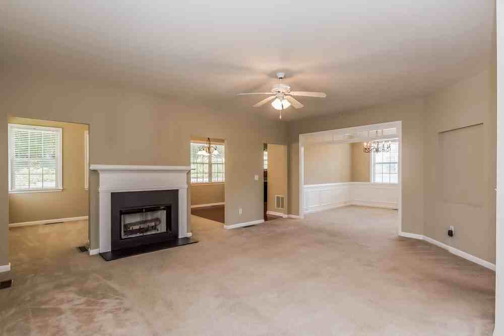 6049 Brookmere Ln - Photo 4 of 19