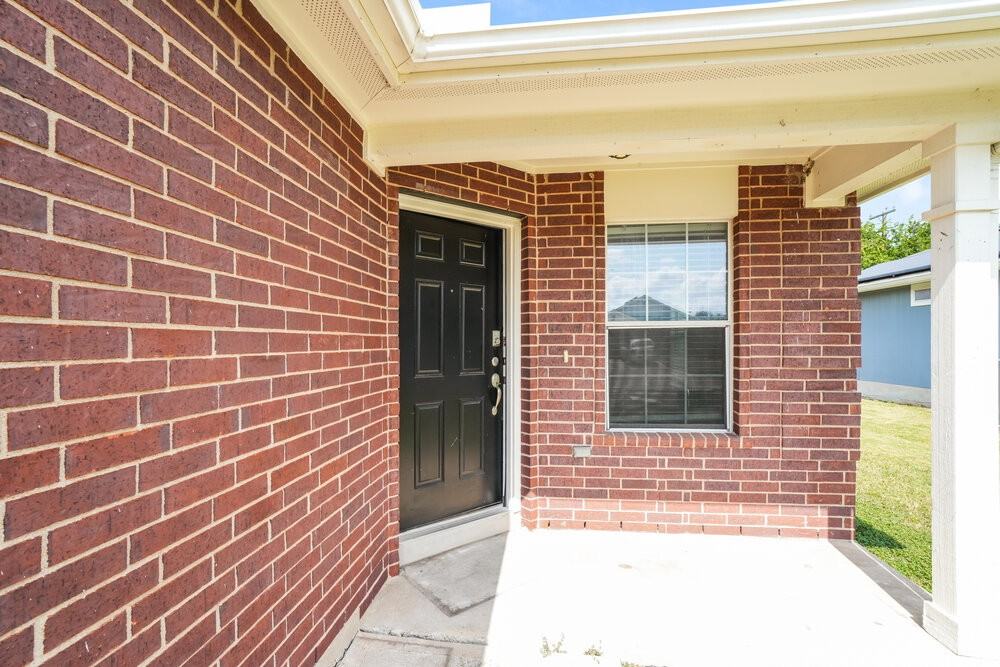 411 Saul St - Photo 3 of 16